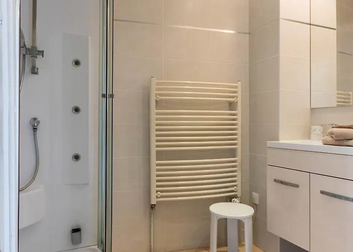 ベッド・アンド・ブレックファスト Flopre 3*